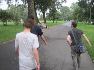 gamescom 2011 Mittwoch IKYG on the road zu fuß