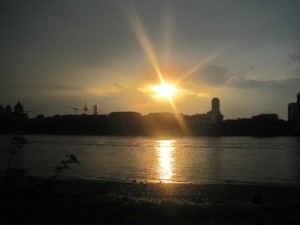 gamescom 2011 Mittwoch Sonnenuntergang am Rhein