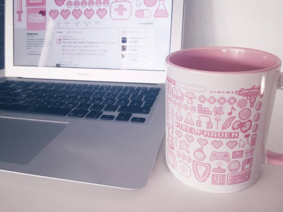 Pixelfrauen-Tasse